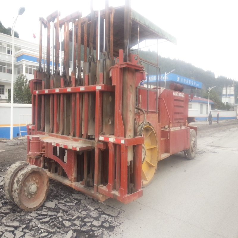 路面破碎機在作業